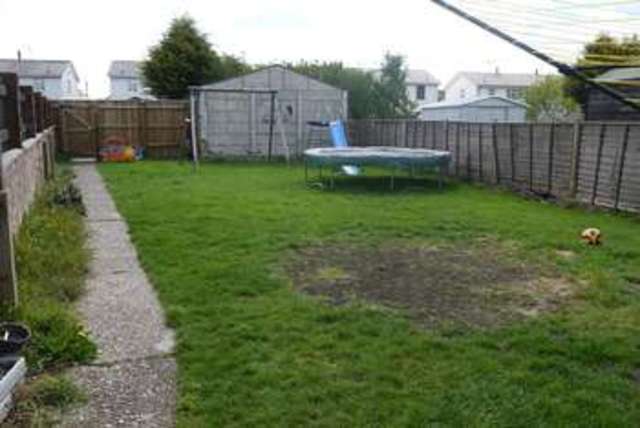  Image of 3 bedroom Terraced house for sale in Thame Road Aylesbury HP21 at Thame Road  Aylesbury, HP21 8LY