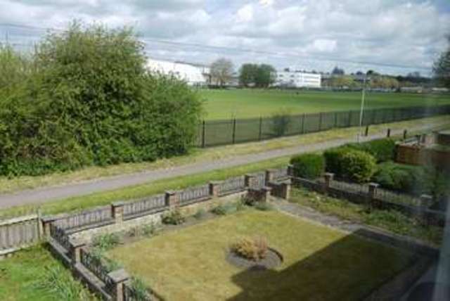  Image of 3 bedroom Terraced house for sale in Thame Road Aylesbury HP21 at Thame Road  Aylesbury, HP21 8LY
