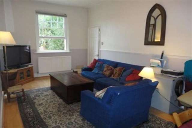  Image of 2 bedroom Flat to rent in The Crescent Farnham GU9 at Farnham, GU9 0LQ