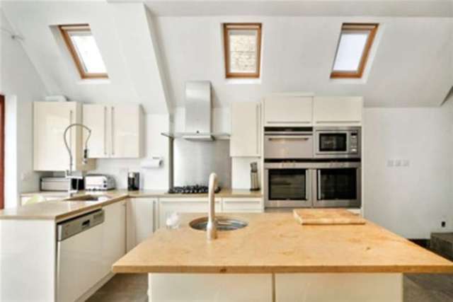  Image of 5 bedroom Detached house to rent in The Crescent London SW19 at London, SW19 8AW