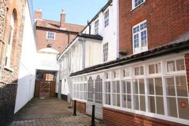  Image of Semi-Detached house to rent in Market Place Fakenham NR21 at Market Place  Fakenham, NR21 9BP