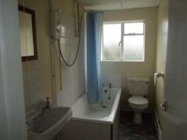  Image of 1 bedroom Flat to rent in Bristol Road Whitminster Gloucester GL2 at Bristol Road  Whitminster, GL2 7LU