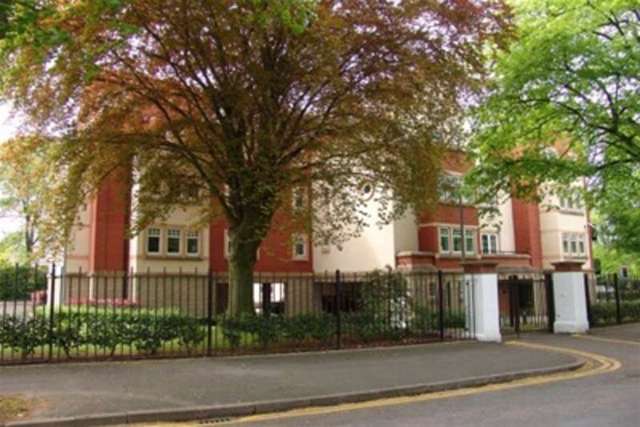  Image of 2 bedroom Flat to rent in Knighton Park Road Leicester LE2 at Leicester, LE2 1ZA