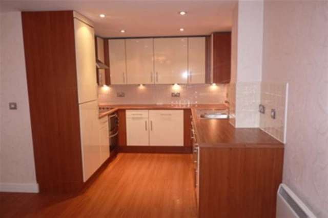  Image of 2 bedroom Flat to rent in Knighton Park Road Leicester LE2 at Leicester, LE2 1ZA