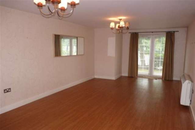  Image of 2 bedroom Flat to rent in Knighton Park Road Leicester LE2 at Leicester, LE2 1ZA