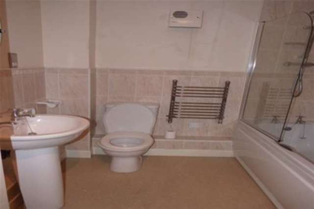  Image of 2 bedroom Flat to rent in Knighton Park Road Leicester LE2 at Leicester, LE2 1ZA