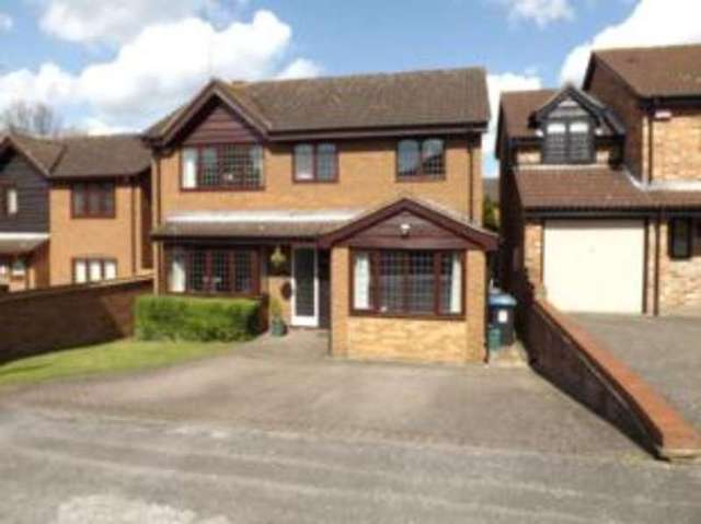  Image of 4 bedroom Detached house for sale in The Melings Hemel Hempstead HP2 at Hemel Hempstead Hertfordshire Piccotts End, HP2 7SF