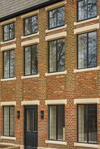  Image of 2 bedroom Flat for sale in The Ridgeway London NW7 at The Ridgeway  London, NW7 4HX