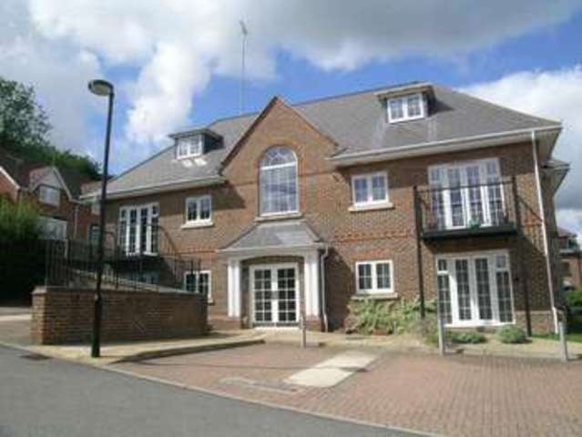  Image of 2 bedroom Flat to rent in The Sidings High Wycombe HP11 at The Sidings  Loudwater, HP11 1GF