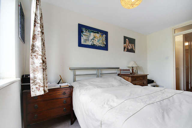  Image of 1 bedroom Flat for sale in Tithe Barn Close Kingston upon Thames KT2 at Surrey  Kingston upon Thames, KT2 6RZ