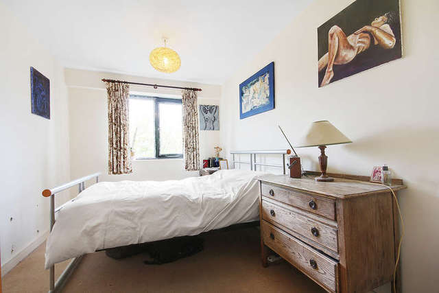  Image of 1 bedroom Flat for sale in Tithe Barn Close Kingston upon Thames KT2 at Surrey  Kingston upon Thames, KT2 6RZ