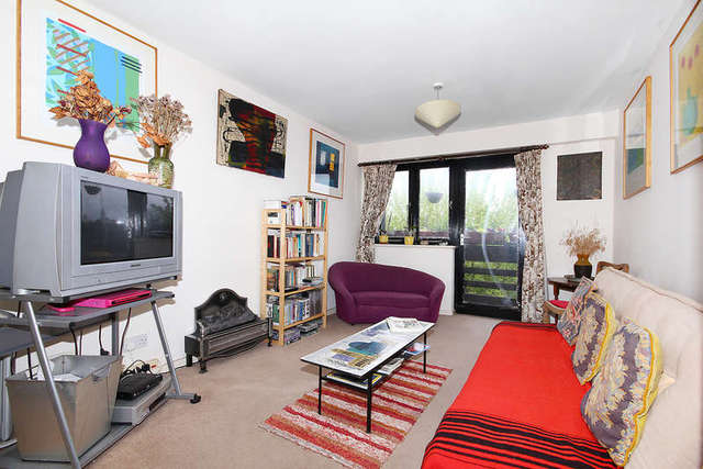  Image of 1 bedroom Flat for sale in Tithe Barn Close Kingston upon Thames KT2 at Surrey  Kingston upon Thames, KT2 6RZ