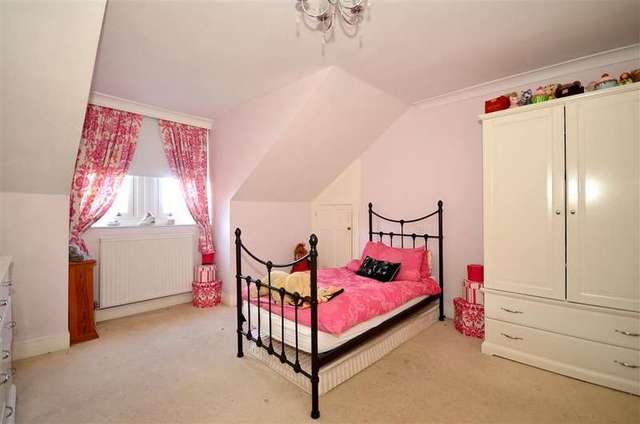  Image of 5 bedroom Terraced house for sale in Tonbridge Road Barming Maidstone ME16 at Maidstone Kent Maidstone, ME16 8SA