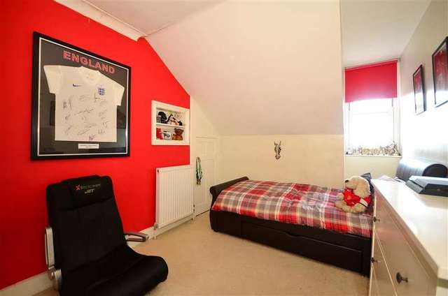  Image of 5 bedroom Terraced house for sale in Tonbridge Road Barming Maidstone ME16 at Maidstone Kent Maidstone, ME16 8SA