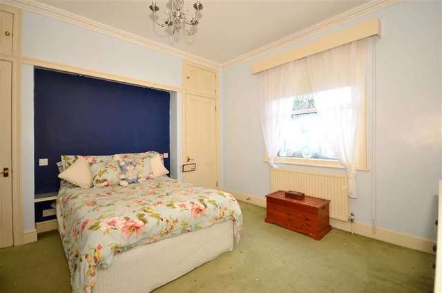  Image of 5 bedroom Terraced house for sale in Tonbridge Road Barming Maidstone ME16 at Maidstone Kent Maidstone, ME16 8SA