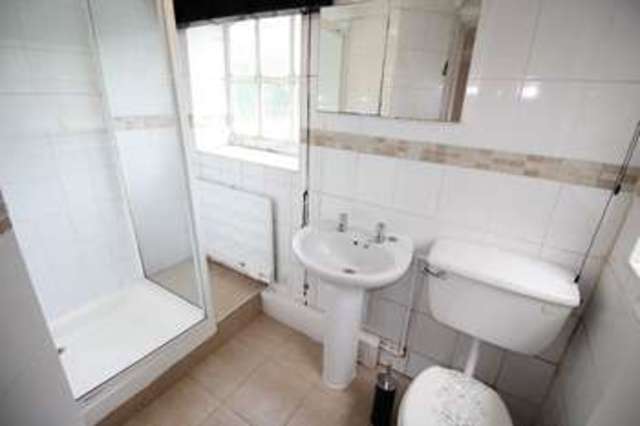  Image of 1 bedroom Flat for sale in Tower Road Hindhead GU26 at Tower Road  Hindhead, GU26 6SW