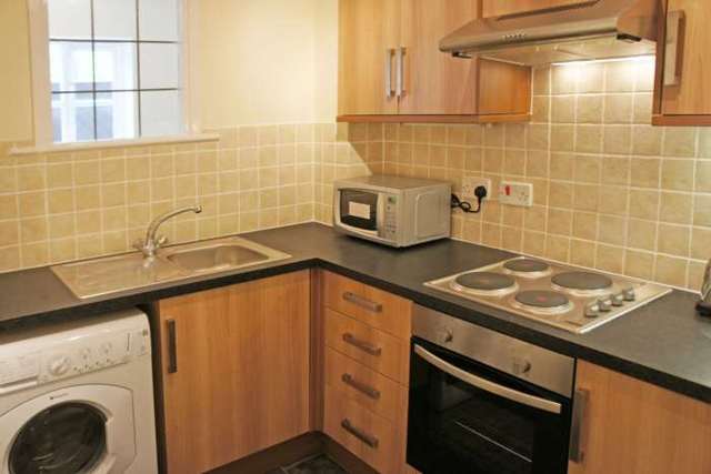  Image of 2 bedroom Apartment to rent in Town Mead Crawley RH11 at Highfield House, Town Mead West Green Crawley, RH11 7EH