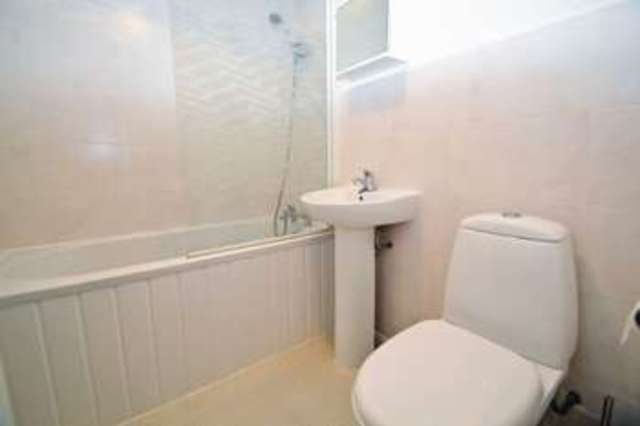  Image of 1 bedroom Flat to rent in Tuckmill Clevedon BS21 at Tuckmill  Clevedon, BS21 7XH