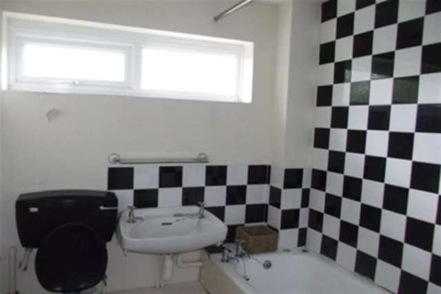  Image of 2 bedroom Terraced house to rent in Tyndall Walk Quinton Birmingham B32 at Birmingham, B32 3UN