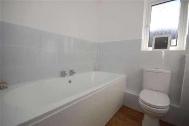 Image of 4 bedroom Detached house to rent in Highview Lane Ridgewood Uckfield TN22 at Uckfield, TN22 5SY