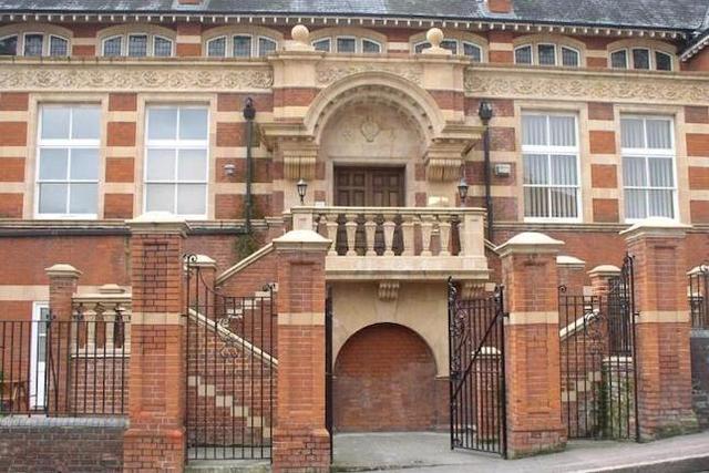  Image of 2 bedroom Flat for sale in Upper Holly Hill Road Belvedere DA17 at Belvedere, DA17 6JG