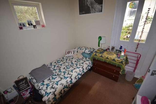  Image of 2 bedroom Flat for sale in Upper Park Road St. Leonards-on-Sea TN37 at St Leonards On Sea, TN37 6SL