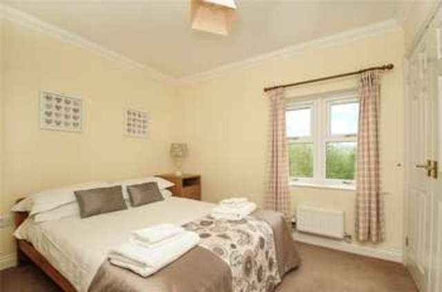  Image of 2 bedroom Flat for sale in Venneit Close Oxford OX1 at Oxford  Oxford, OX1 1HY