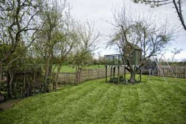  Image of 3 bedroom Detached house for sale in Vicarage Road Willoughton Gainsborough DN21 at 27 Vicarage Road  Willoughton, DN21 5SA