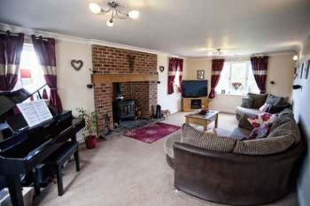  Image of 3 bedroom Detached house for sale in Vicarage Road Willoughton Gainsborough DN21 at 27 Vicarage Road  Willoughton, DN21 5SA