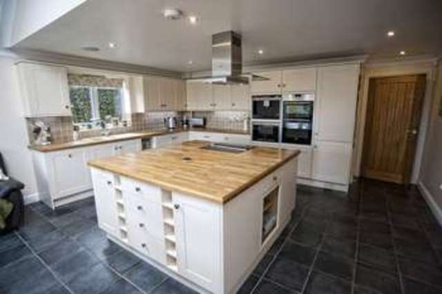  Image of 3 bedroom Detached house for sale in Vicarage Road Willoughton Gainsborough DN21 at 27 Vicarage Road  Willoughton, DN21 5SA