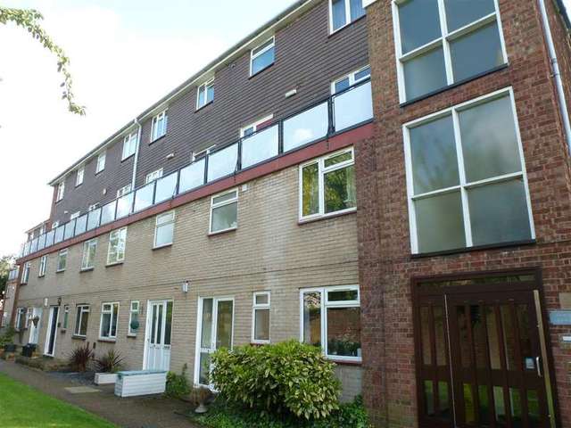  Image of 2 bedroom Flat for sale in Victor Close Hornchurch RM12 at Hornchurch Essex Hornchurch, RM12 4XU