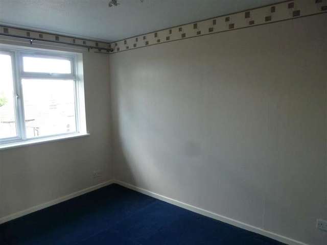  Image of 2 bedroom Flat for sale in Victor Close Hornchurch RM12 at Hornchurch Essex Hornchurch, RM12 4XU