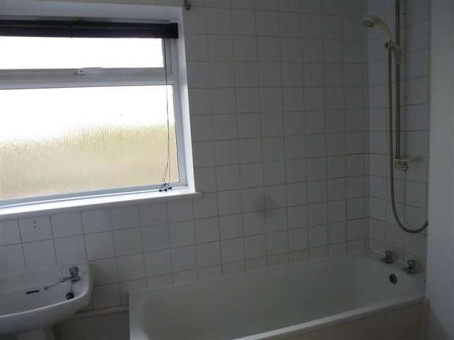  Image of 2 bedroom Flat for sale in Victor Close Hornchurch RM12 at Hornchurch Essex Hornchurch, RM12 4XU