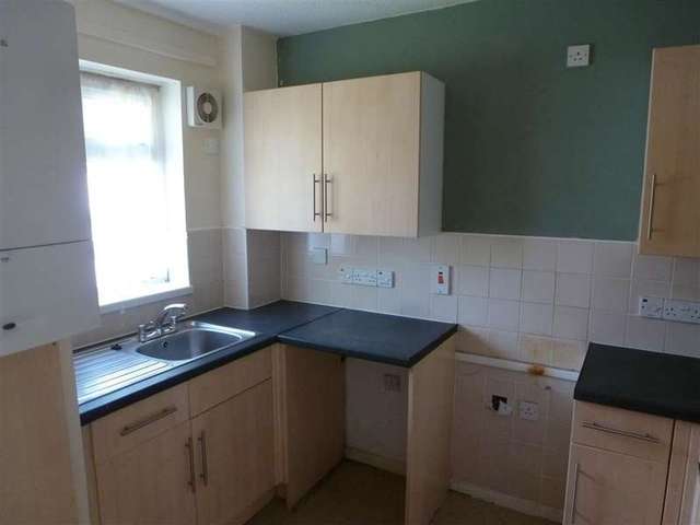  Image of 1 bedroom Flat for sale in Victor Close Hornchurch RM12 at Hornchurch Essex Hornchurch, RM12 4XH