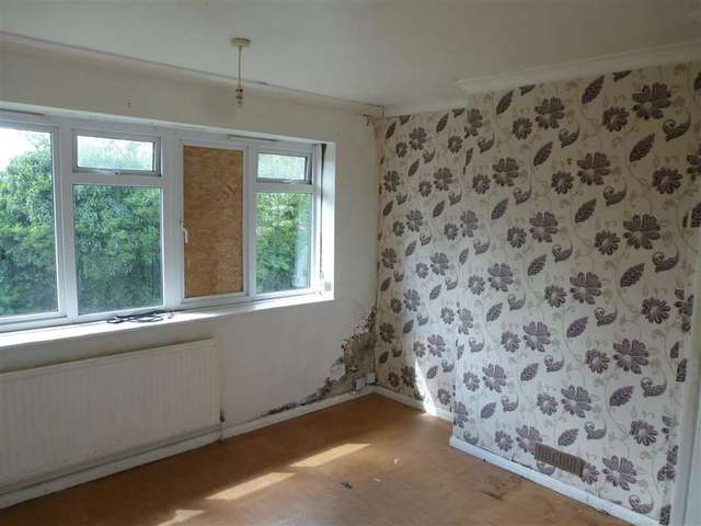  Image of 1 bedroom Flat for sale in Victor Close Hornchurch RM12 at Hornchurch Essex Hornchurch, RM12 4XH