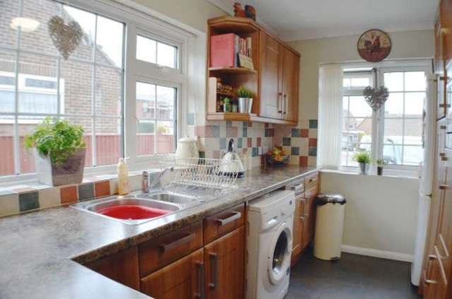  Image of 2 bedroom Bungalow for sale in Victoria Close Polegate BN26 at Victoria Close  Polegate, BN26 6BZ