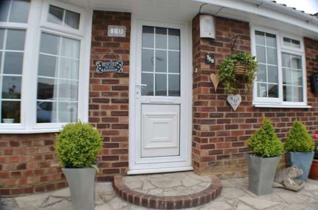  Image of 2 bedroom Bungalow for sale in Victoria Close Polegate BN26 at Victoria Close  Polegate, BN26 6BZ