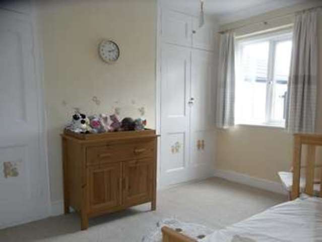  Image of 4 bedroom Semi-Detached house for sale in Victoria Road New Barnet Barnet EN4 at Victoria Road  Barnet, EN4 9PE