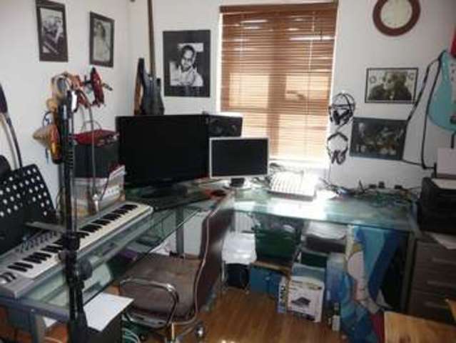  Image of 3 bedroom Terraced house to rent in Waggoner Close Swindon SN25 at Waggoner Close Abbey Meads Swindon, SN25 4WU