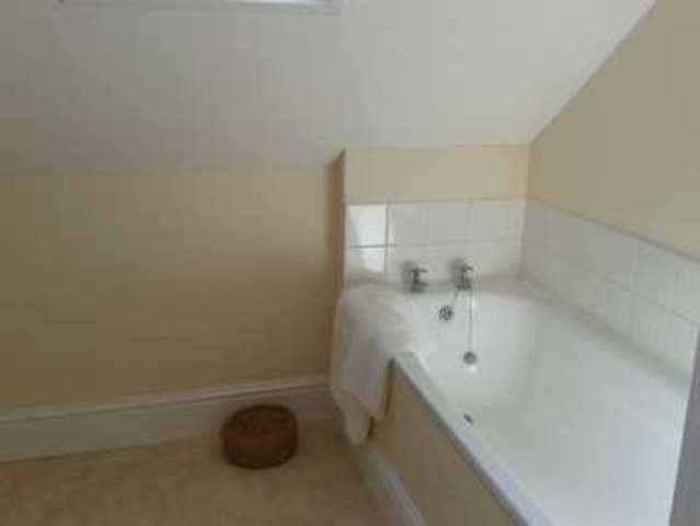  Image of 1 bedroom Flat to rent in Wallbridge Avenue Frome BA11 at Wallbridge Avenue  Frome, BA11 1RL