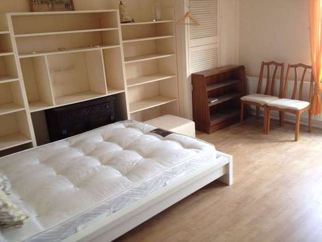  Image of 1 bedroom House Share to rent in Fairfax Road London NW6 at Fairfax Road  London, NW6 4EN