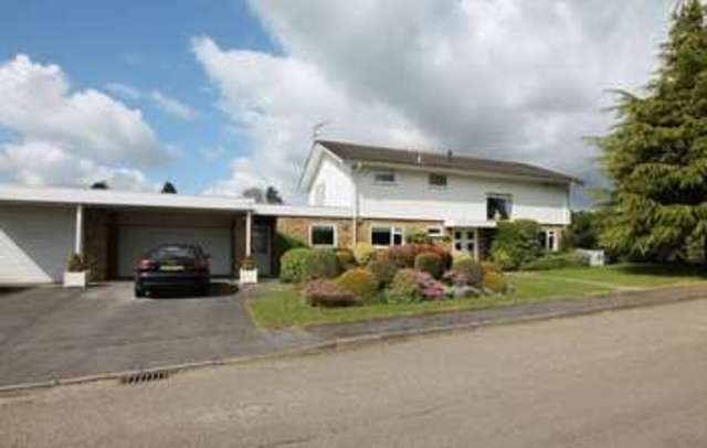  Image of 4 bedroom Detached house for sale in Greenways Walton on the Hill Tadworth KT20 at Greenways Walton on the Hill Tadworth, KT20 7QE