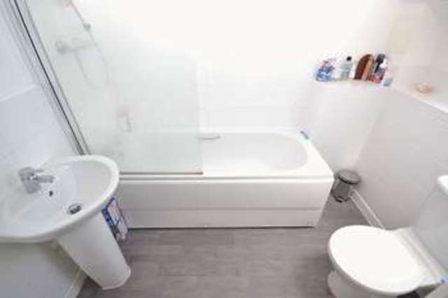  Image of 1 bedroom Flat for sale in Warbler Road Leighton Buzzard LU7 at Warbler Road  Leighton Buzzard, LU7 4DA