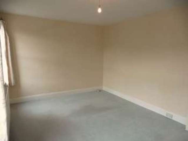  Image of 3 bedroom Terraced house to rent in Warley Road Sheffield S2 at Warley Road  Sheffield, S2 1UE