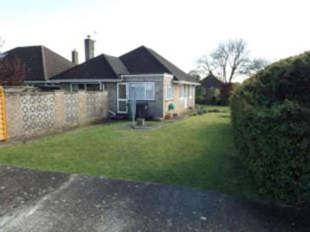  Image of 2 bedroom Bungalow for sale in Cross Lane Waterlooville PO8 at Waterlooville Hampshire Horndean, PO8 9TJ