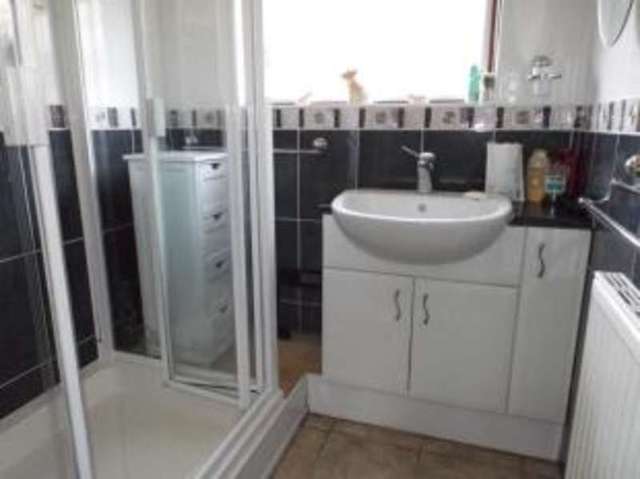  Image of 2 bedroom Bungalow for sale in Cross Lane Waterlooville PO8 at Waterlooville Hampshire Horndean, PO8 9TJ
