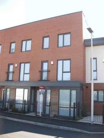 Image of 4 bedroom Terraced house to rent in Waterside Street West Bromwich B70 at Waterside Street  West Bromwich, B70 0GA