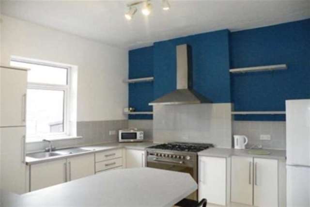  Image of 3 bedroom Flat to rent in Waverley Grove Southsea PO4 at Southsea, PO4 0PZ