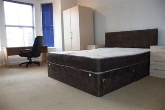 Image of 3 bedroom Flat to rent in Waverley Grove Southsea PO4 at Southsea, PO4 0PZ