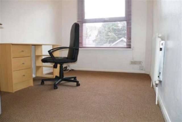  Image of 3 bedroom Flat to rent in Waverley Grove Southsea PO4 at Southsea, PO4 0PZ